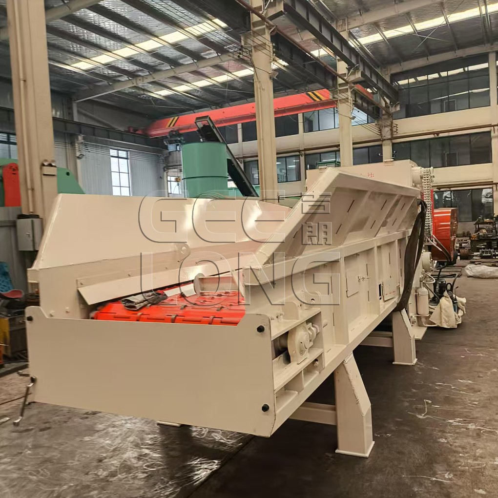 Waste veneer crushing machine